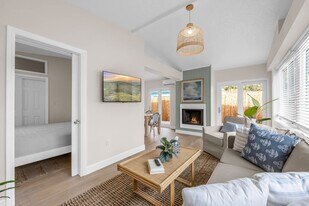 Building Photo - 637 S Orlando Ave