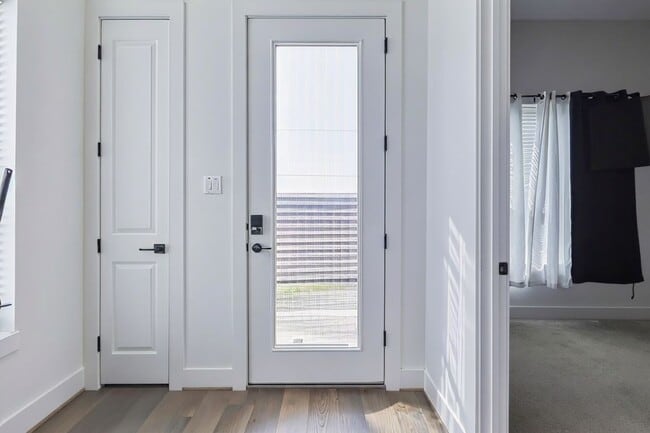 Building Photo - 334 Eastwood St