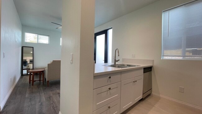 Building Photo - 46551 Linda Flora St