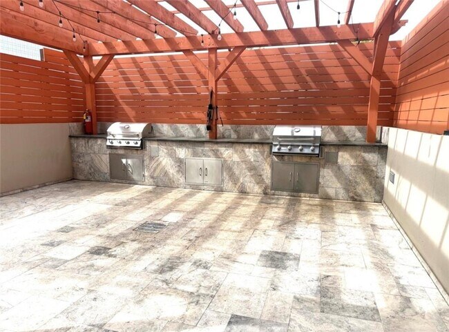 Building Photo - 3338 Peachtree Rd NE