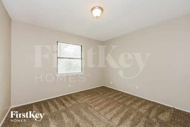 Building Photo - 3225 Amber Dr S