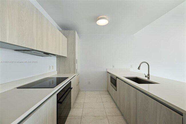 Building Photo - 480 NE 31st St