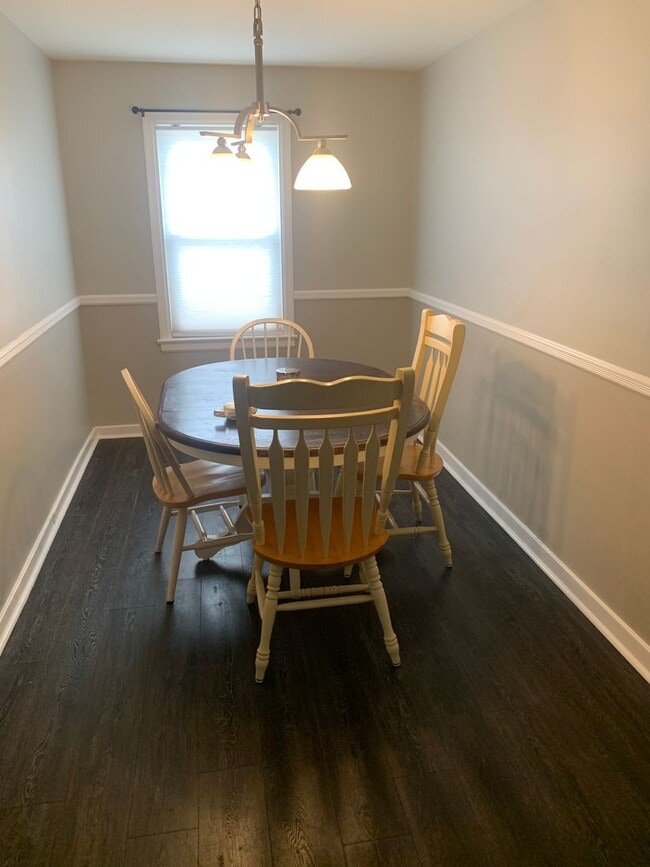 Building Photo - THREE BEDROOM TOWNHOME