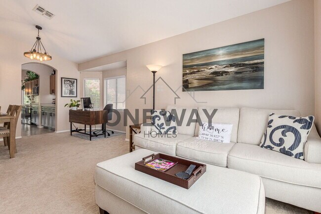 Building Photo - 543 S Wildrose