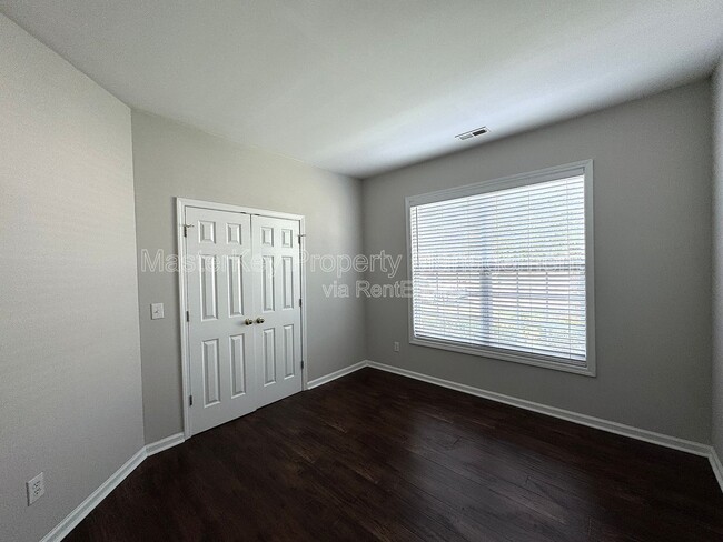 Building Photo - 204 Straywhite Ave