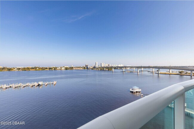 Building Photo - 231 Riverside Dr