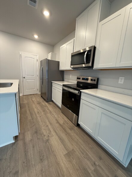 Building Photo - 209 Hazel Ln
