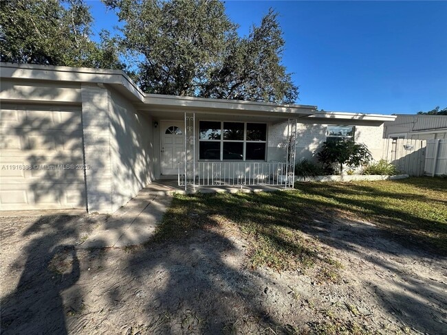 Building Photo - 2421 N 57th Terrace