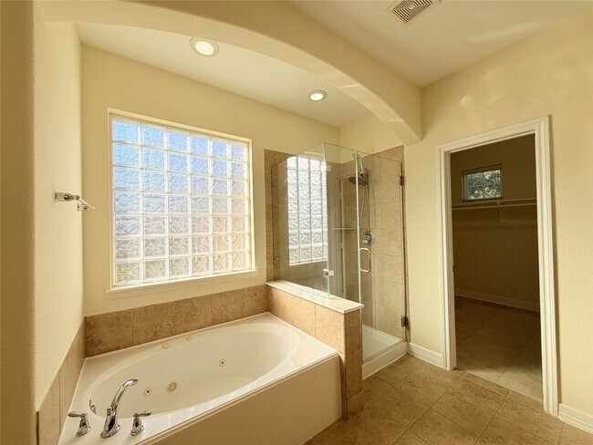 Building Photo - 28015 Silverstream Ct