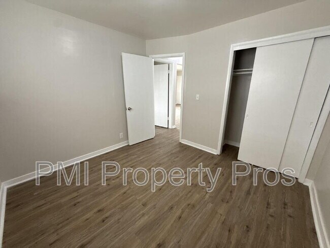 Building Photo - 7701 W Hampton Ave