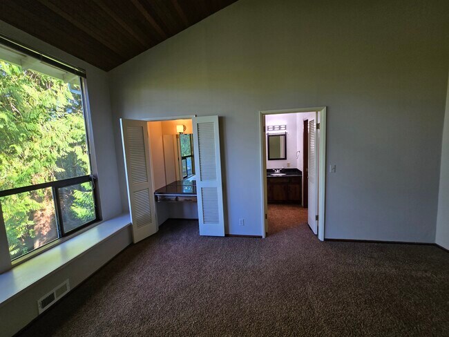 Building Photo - 17612 NE 30th Pl