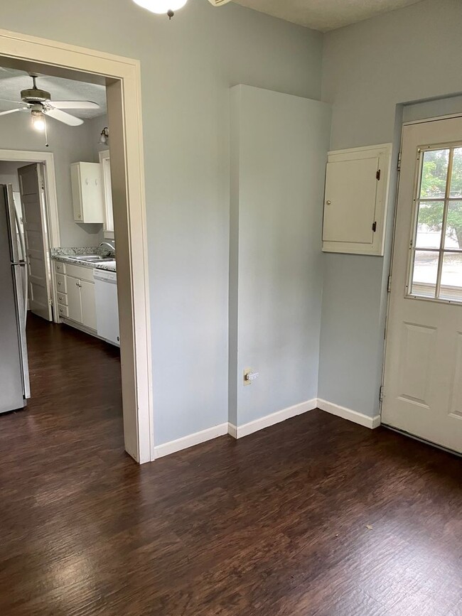 Building Photo - 7 BR/2 BA home one block from Campus!  Ava...