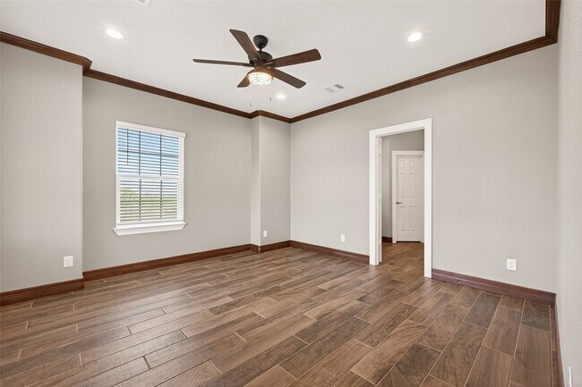 Building Photo - 2410 Engeling Rd