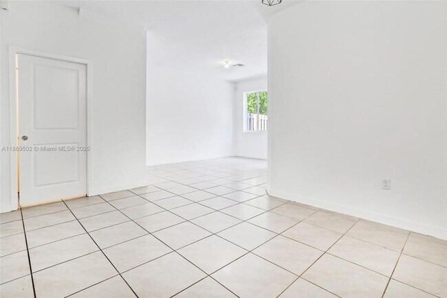Building Photo - 3 bedroom in Miami Gardens FL 33169