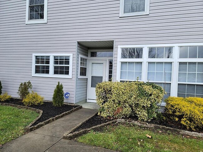 Primary Photo - 831 Thoreau Ln
