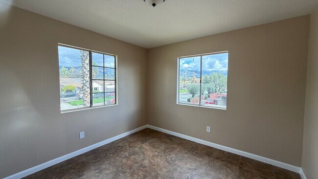 Building Photo - Two Bedroom One Bathroom Apartment in San Bernardino!