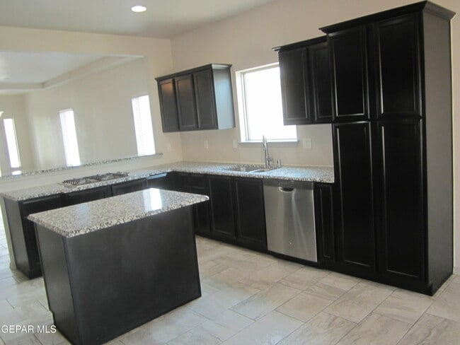 Building Photo - 323 Malta St