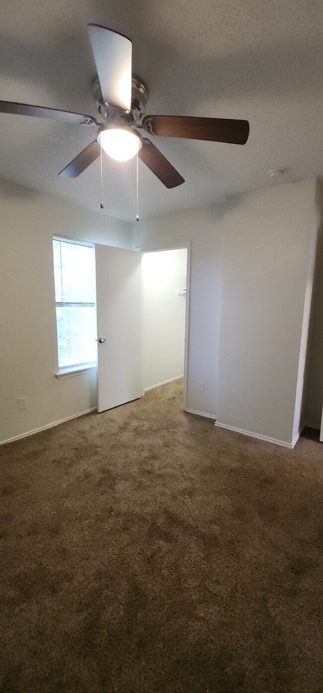 Building Photo - Now Leasing Charming 2 bedroom Townhome with garage & fenced backyard.  – 9110 White Settlement R...