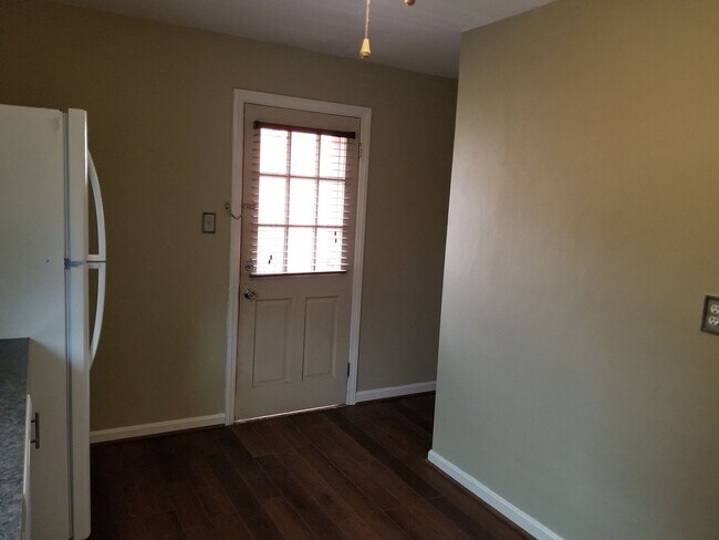 Building Photo - House East of Waynesboro