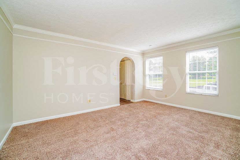 Building Photo - 81 Roxbury Dr