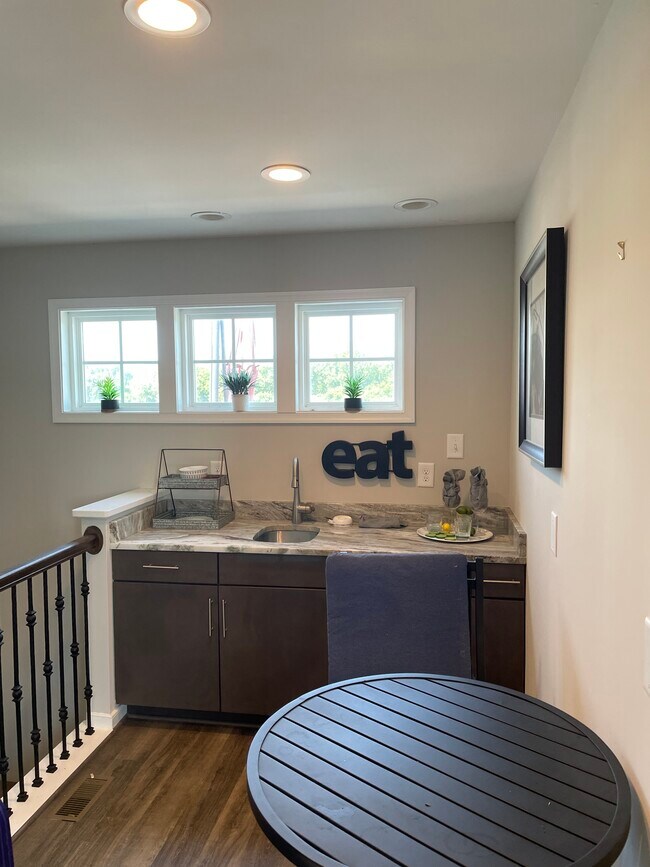 Building Photo - 2 Capital Trail Row