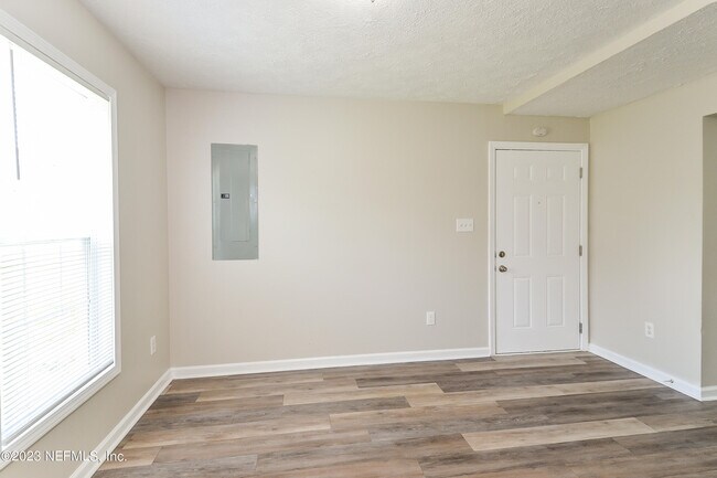 Building Photo - 12290 Versailles St