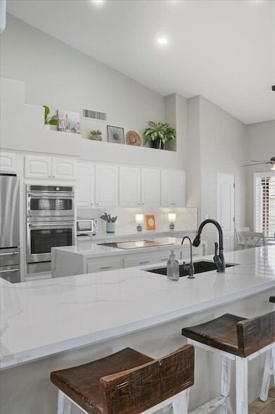 Building Photo - 1909 E Coral Tree Dr