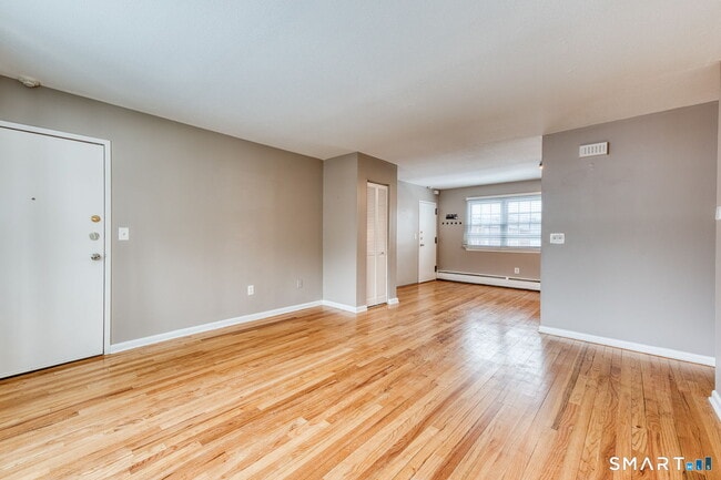 Building Photo - 66 Beths Ave