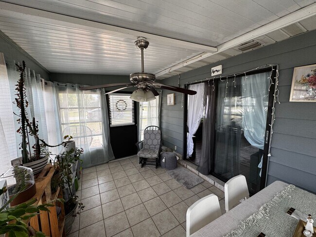 Building Photo - Charming Ocala Retreat in Peaceful 55+ Community – Move-In Ready!