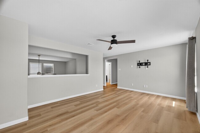 Building Photo - 718 Harvest Bluff Dr