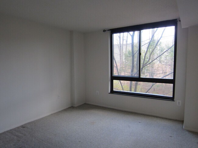 Building Photo - 1808 Old Meadow Rd
