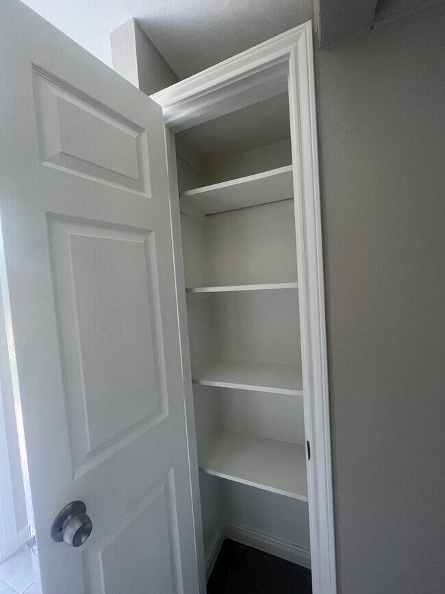 Building Photo - Beautifully Renovated 2 Bedroom Home for Lease