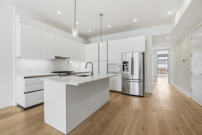 Building Photo - 194 Cambridge Ave