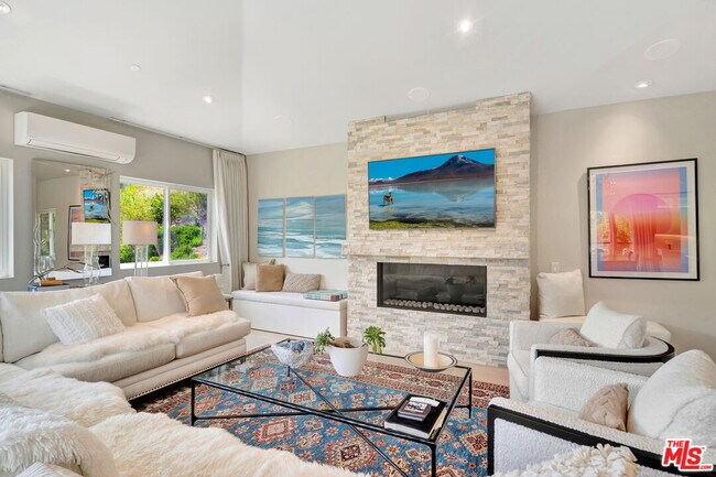 Building Photo - 3859 Rambla Pacifico St
