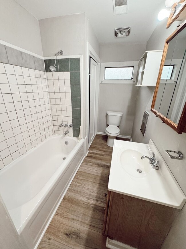 Building Photo - Charming 3-Bedroom Cottage in Normaltown –...