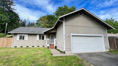 Building Photo - 3 Bedroom, 2 Full Bath on Corner Lot with ...