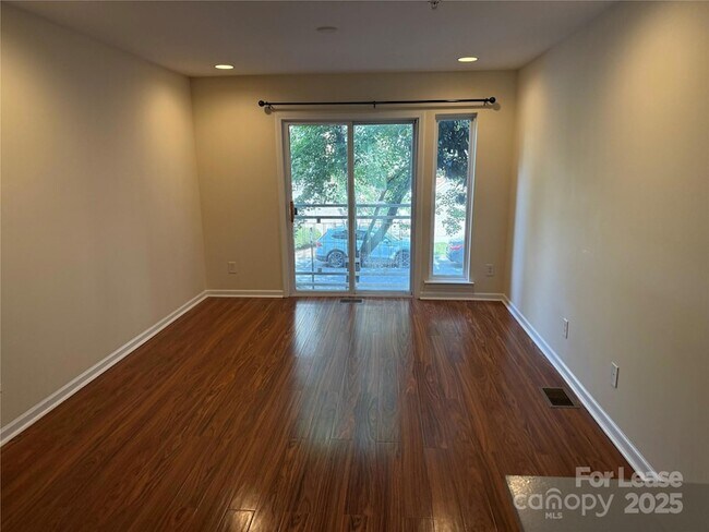 Building Photo - 620 Raphael Place