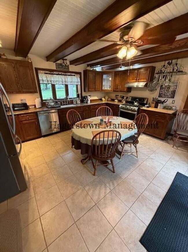 Building Photo - 3 Bedroom Home Fully Furnished in Picturesque Appalachian Mountain Setting
