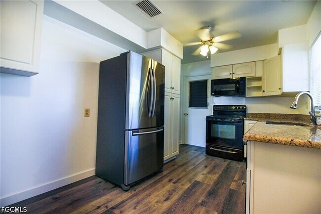 Building Photo - 5302 Malibu Ct