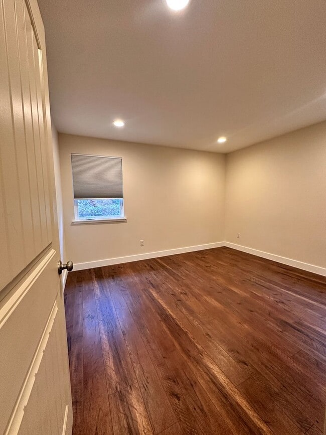 Building Photo - Charming 2-bedroom, 1-bathroom home