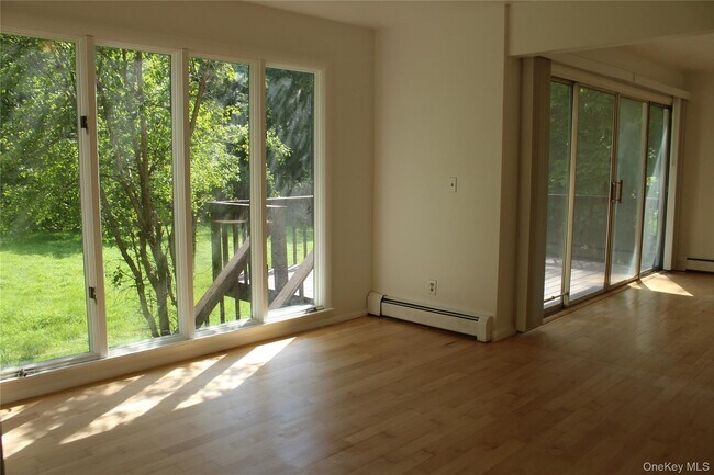 Building Photo - 8 Tanglewood Dr