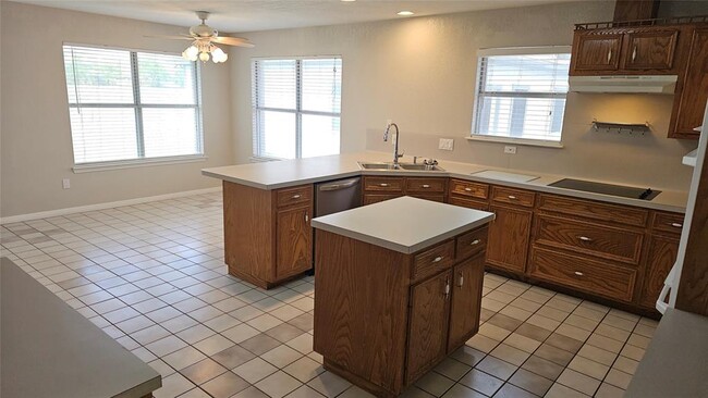 Building Photo - 16 Brenda Ln