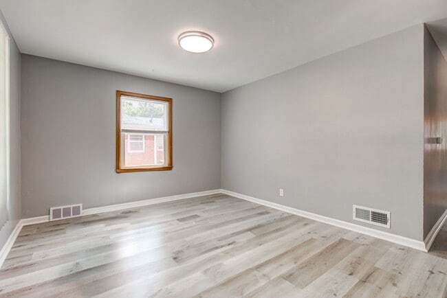 Building Photo - 4610 Rookwood Ave