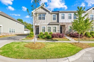 Building Photo - 926 Sagecroft Ln