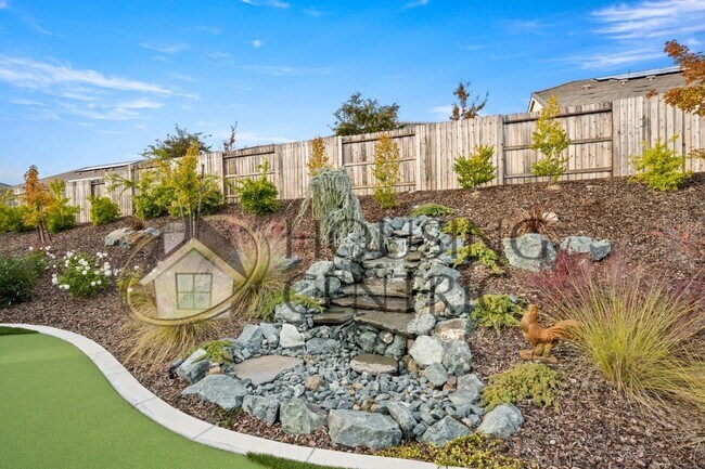 Building Photo - STUNNING Single Story Home with a Resort Style Backyard!