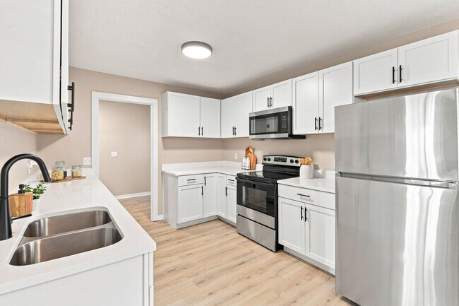 Building Photo - 350 Skyline Dr