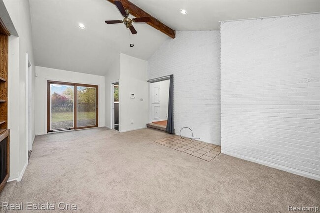 Building Photo - 2360 Pine View Dr