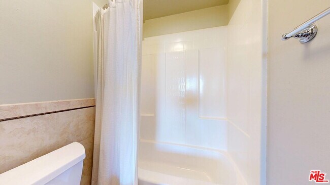 Building Photo - 421 La Fayette Park Pl