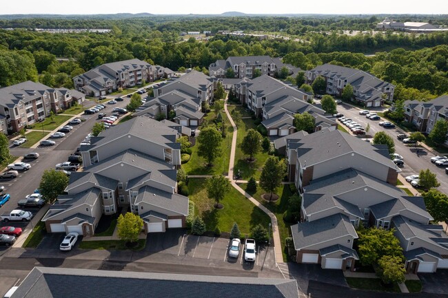 Building Photo - Second Floor Front View 2 Bedroom in a Gat...