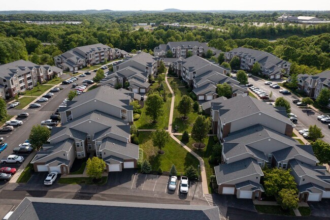 Building Photo - Second Floor Rear View 3 Bedroom in a Gated Community!
